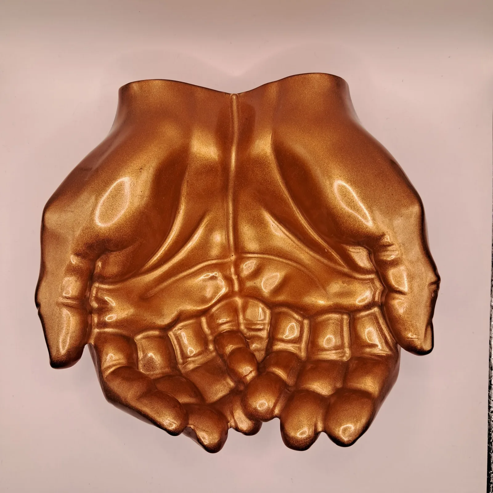 Hands Epoxy Holder - Gold